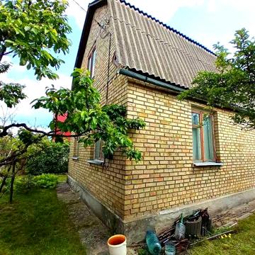 Продам дачу та 6сот.в затишному місці де ліс та озеро.с.Пороскотень