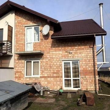 Котедж у центрі Зубри