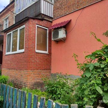 Трикімнатна квартира з індивідуальним опаленням.