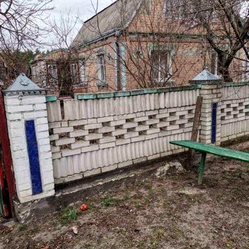 Житловий будинок біля лісу