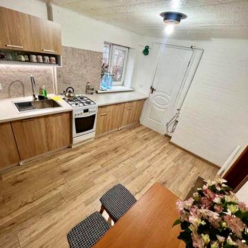Оренда частини будинка в центрі