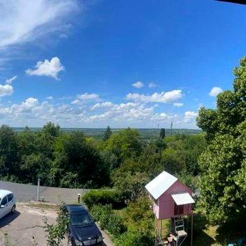Терміново недорого (торг) 4-кімнатна квартира вул. Шкільна