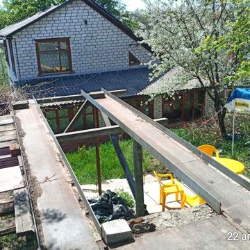 продам дом в ПГТ Высокий с удобствами и всем  продаю сам торг возможен