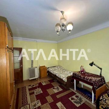 Продаж жилого приміщення в жилому стані Руська,36