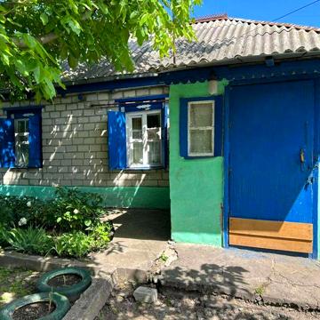 Житловий будинок з приватизованою земельною ділянкою 18 соток