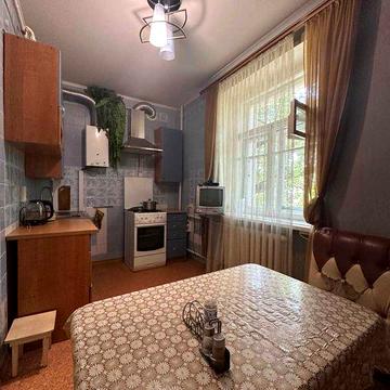 Біла Альтанка. у продажу трикімнатна квартира