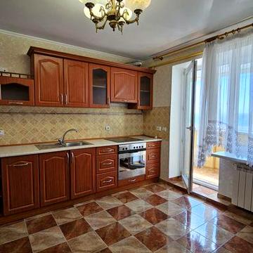 Продам простору квартиру в новому будинку в центрі  міста