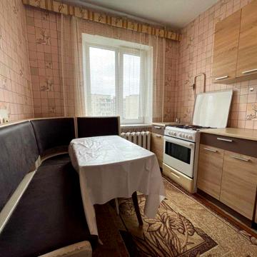 Здам 1кімнатну на Макарова 44. (Неподалік 3-ї поліклініки)