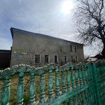 Будинок для багатодітної родини або реабілітаційний центр