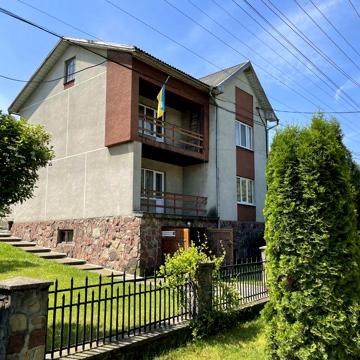 Продається гарний будинок в смт.Глибока