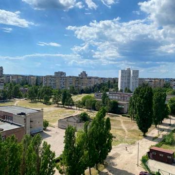 Будівельників бульв., 27-Б