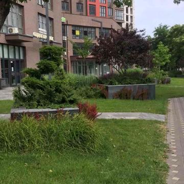 Академіка Філатова вул., 2/1