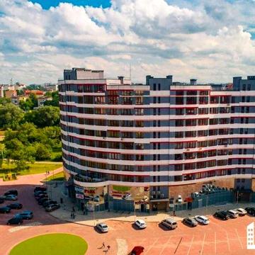Простора видова квартира 99м2 у зданому будинку на початку Пасічної