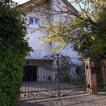 Продаж 5к Дім Набережна вулиця