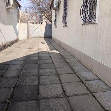 Продам дом возле Димитровского рынка
