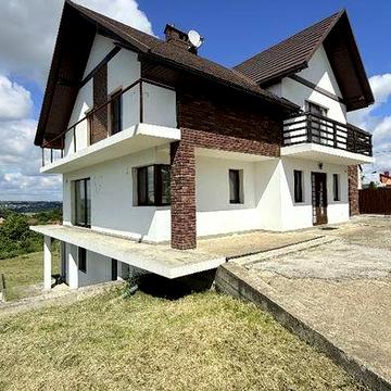 Будинок з ремонтом с.Остриця