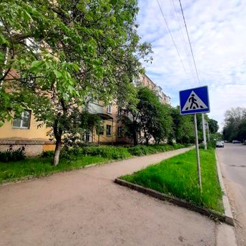 Продам 3 кімн квартиру в районі 13 школи, підходить під бізнес.