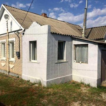 Продам дом в Изюме на песках в районе источника.