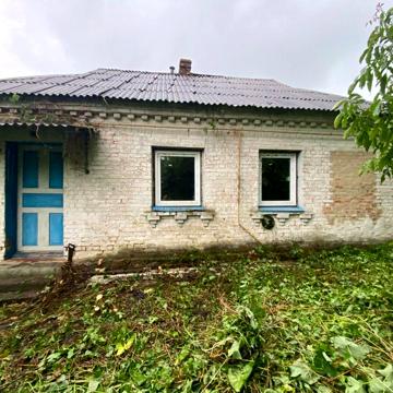 Черняхів,25 соток землі з будинком, ідеально під дачу
