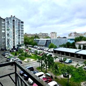 Обжита новобудова. Кухня-студія. Пасічна ЖК Різдвяний