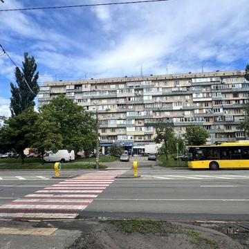 Трикімнатна кв. під ремонт- школа прямо у дворі, Подільський  район