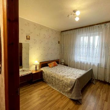 Тростянецька вул., 8