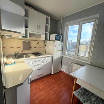 Миропільська вул., 3