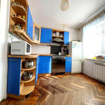 Проспект Героїв, 35