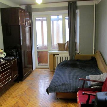 Будівельників вул., 3