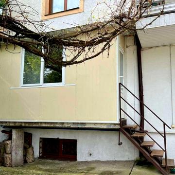 Здається в оренду 2-кімн. квар. по вулиці Кирила і Мефодія(центр)