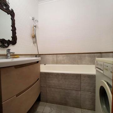 Метробудівників вул., 27