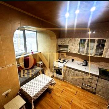 Продаж 1к квартири 38 кв. м Деміївська, Все поруч, Під ремонт