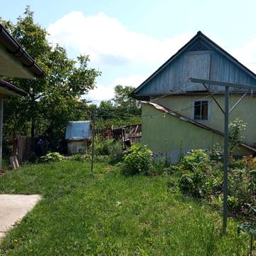 Продам будинок в селі.присадибна ділянка 25. +8 соток.електроопал,вода