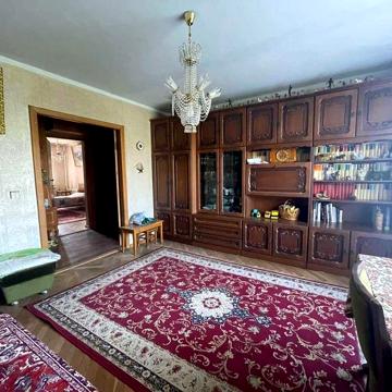 Продам 4-кімнатну квартиру в центрі Черкас