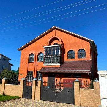 Будинок з просторою ділянкою в оренду Чернігів
