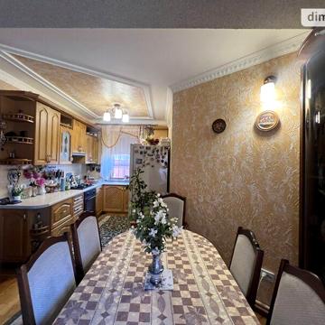 Продаж 4к Дім Незалежності вулиця