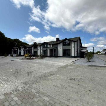 Продаж таунхауса в котеджному містечку в місті