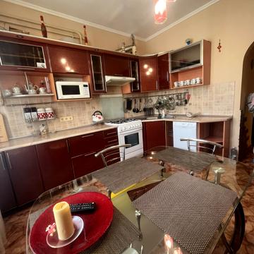 Ярослава Карпінця вул., 2