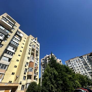 Небесної Сотні просп. (Маршала Жукова), 10/6