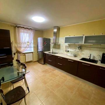 Продаж 3-кімнатної в центрі Соцміста  «Муравайник»