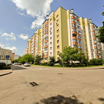 Анатолія Бортняка вул., 2