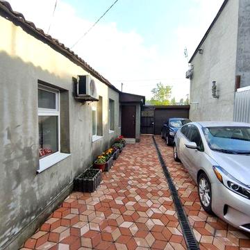 Продам квартиру на земле с парковкой в районе 2 Заставы (140-912)