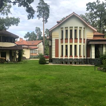 Курортна вул., 9