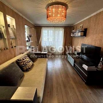 Продаж 2 К квартира ст.м. Контрактова Площа, Поділ
