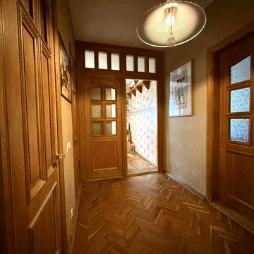 Продам 2-х кімнатну квартиру,вул.Приозерна,10г.Метро Оболонь