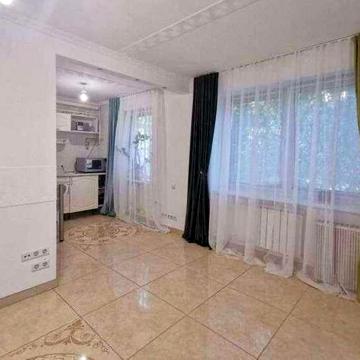 Продаж 2К квартири Печерський узвіз 11