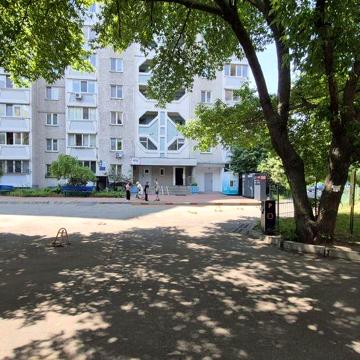 Продається двокімнатна квартира. Київ вул. Братиславська 9 А