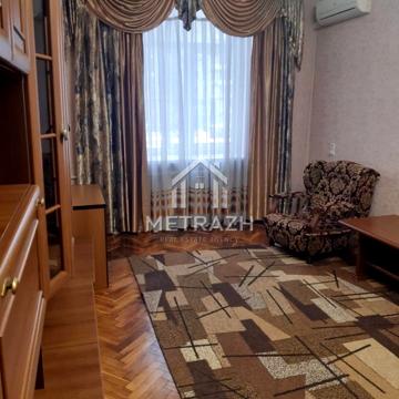 Павлівський майдан пл. (Рози Люксембург майдан), 2