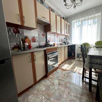 Терміново продам простору  3кімнатну квартиру у м.Шептицький