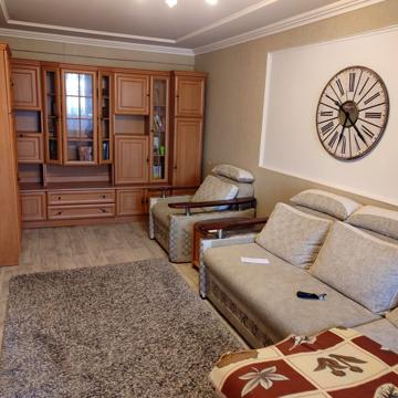 Янтарна вул., 44